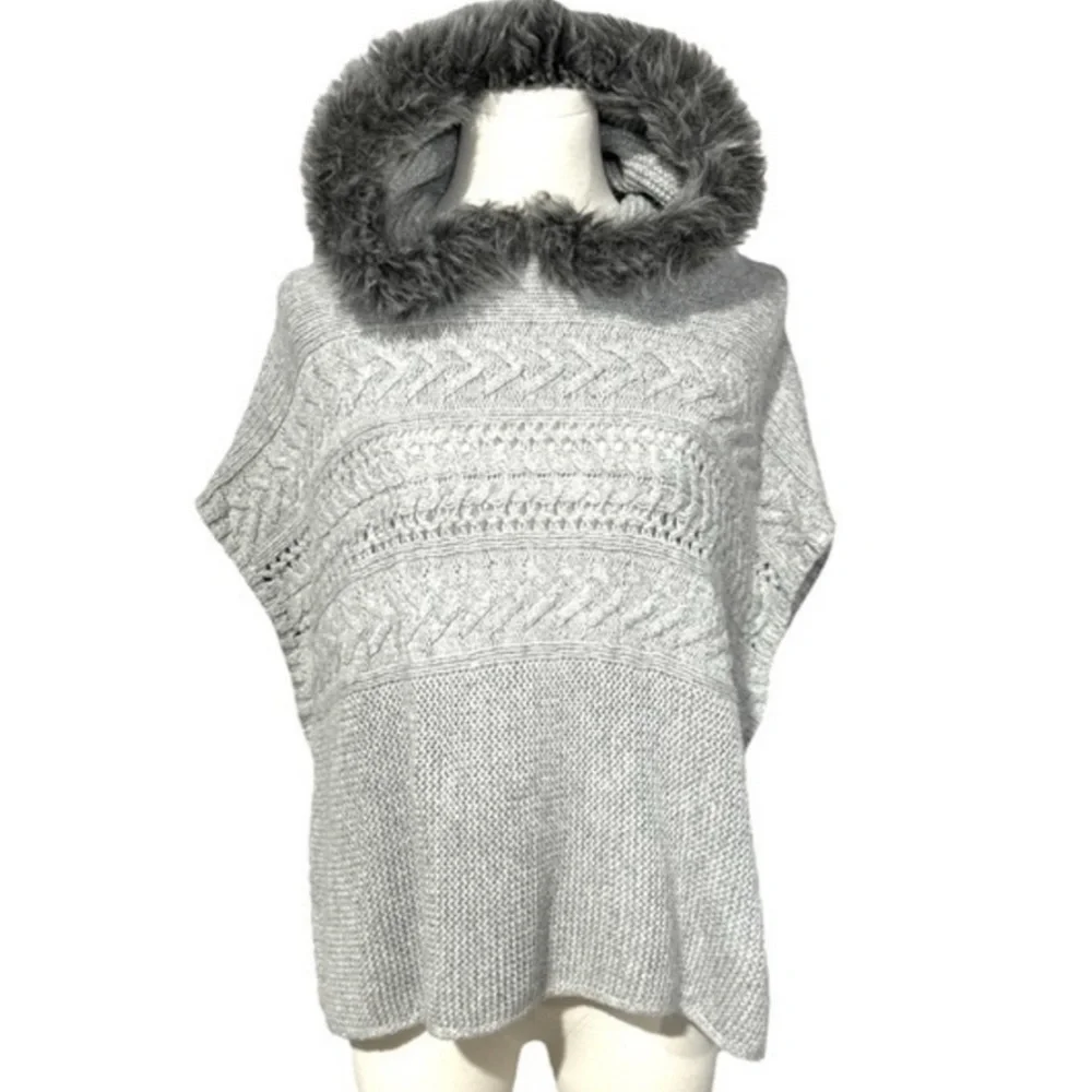 Faux-Fur Trim Cable-Knit‎ Poncho Color: Heather Grey kids size small (1773)